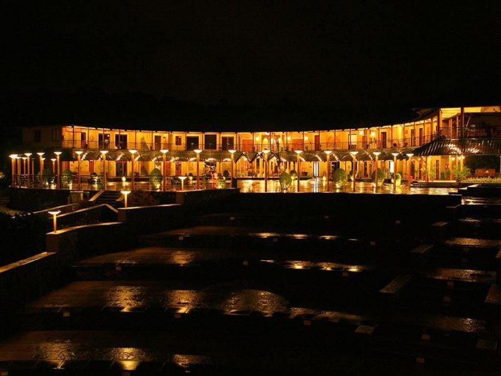 Aamby Valley City Lonavla Zewnętrze zdjęcie The resort at night