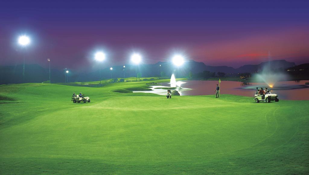 Aamby Valley City Lonavla Zewnętrze zdjęcie Golf course at night